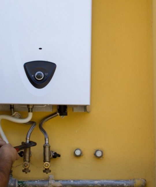 Συντήρηση Καυστήρα στις Πολυκατοικίες: Ασφάλεια, Οικονομία και Ζεστασιά Όλο τον Χειμώνα