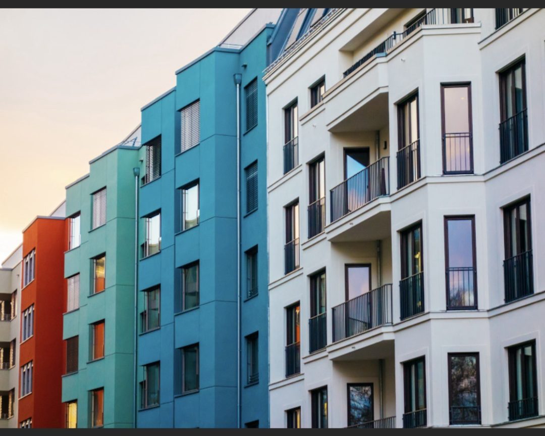 Πολυκατοικίες και κανονισμοί: Τι ισχύει όταν ένας ένοικος δεν συμμορφώνεται