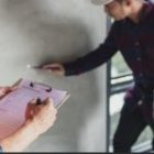 Τι αλλάζει στις πολυκατοικίες από το 2026 – Νέοι κανόνες και τι σημαίνουν για ιδιοκτήτες & διαχειριστές